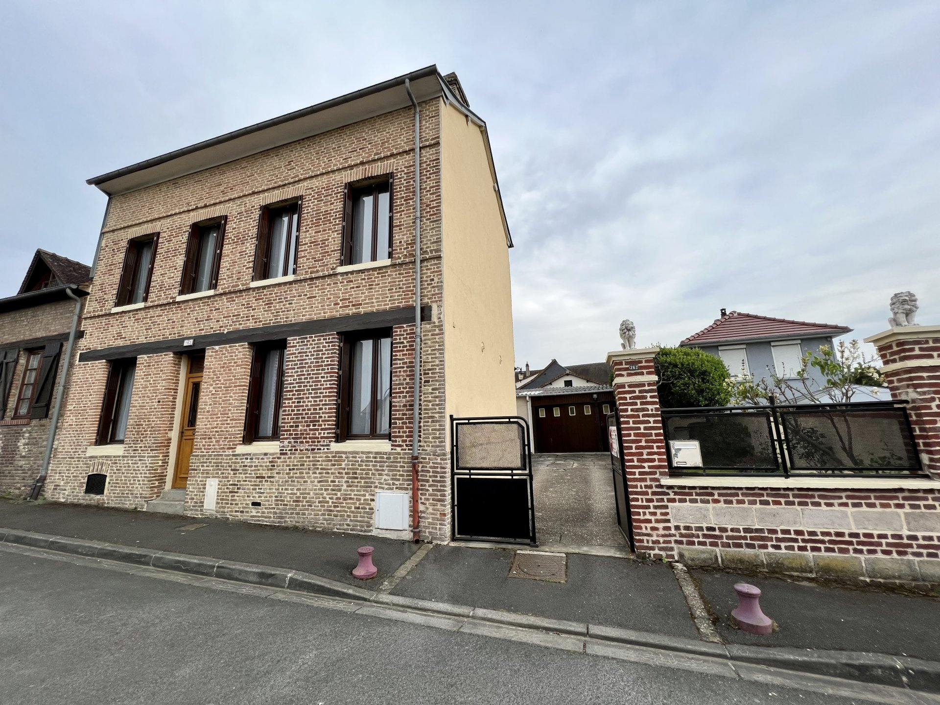 CHARMANTE MAISON DE VILLE SAINT-PIERRE-LES-ELBEUF