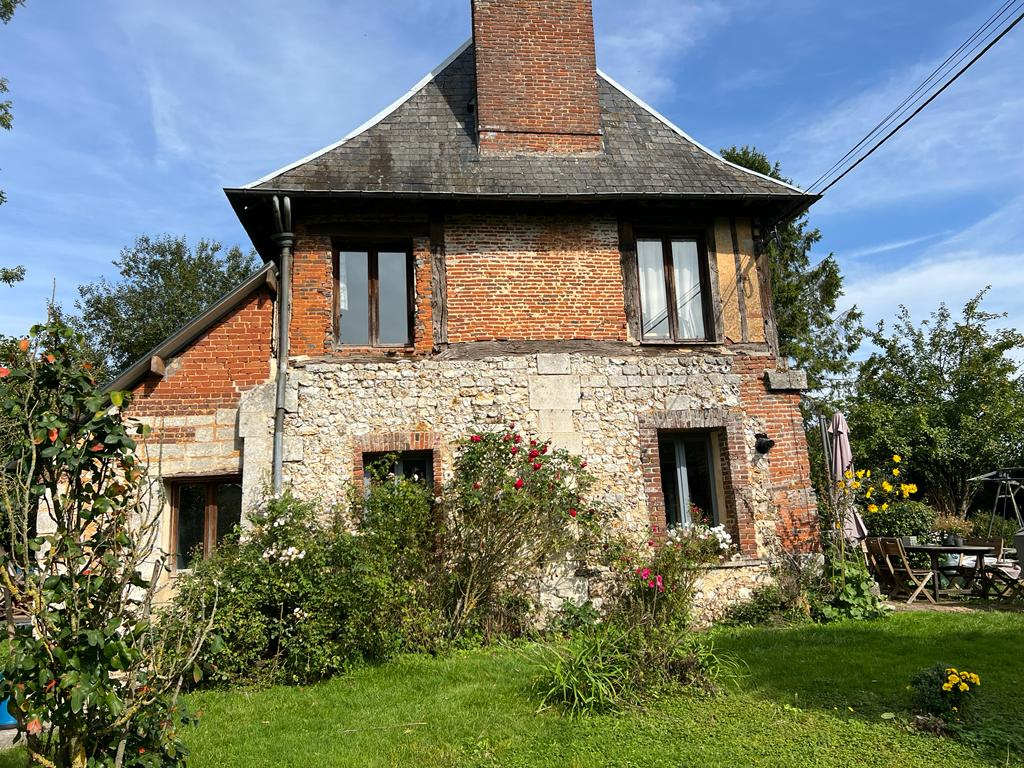 Charmante maison ancienne briques et colombages