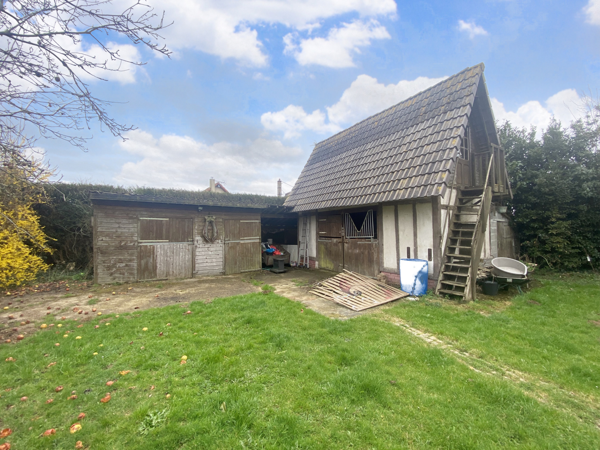 MAISON NORMANDE MITOYENNE D'UN COTE TOURVILLE LA CAMPAGNE