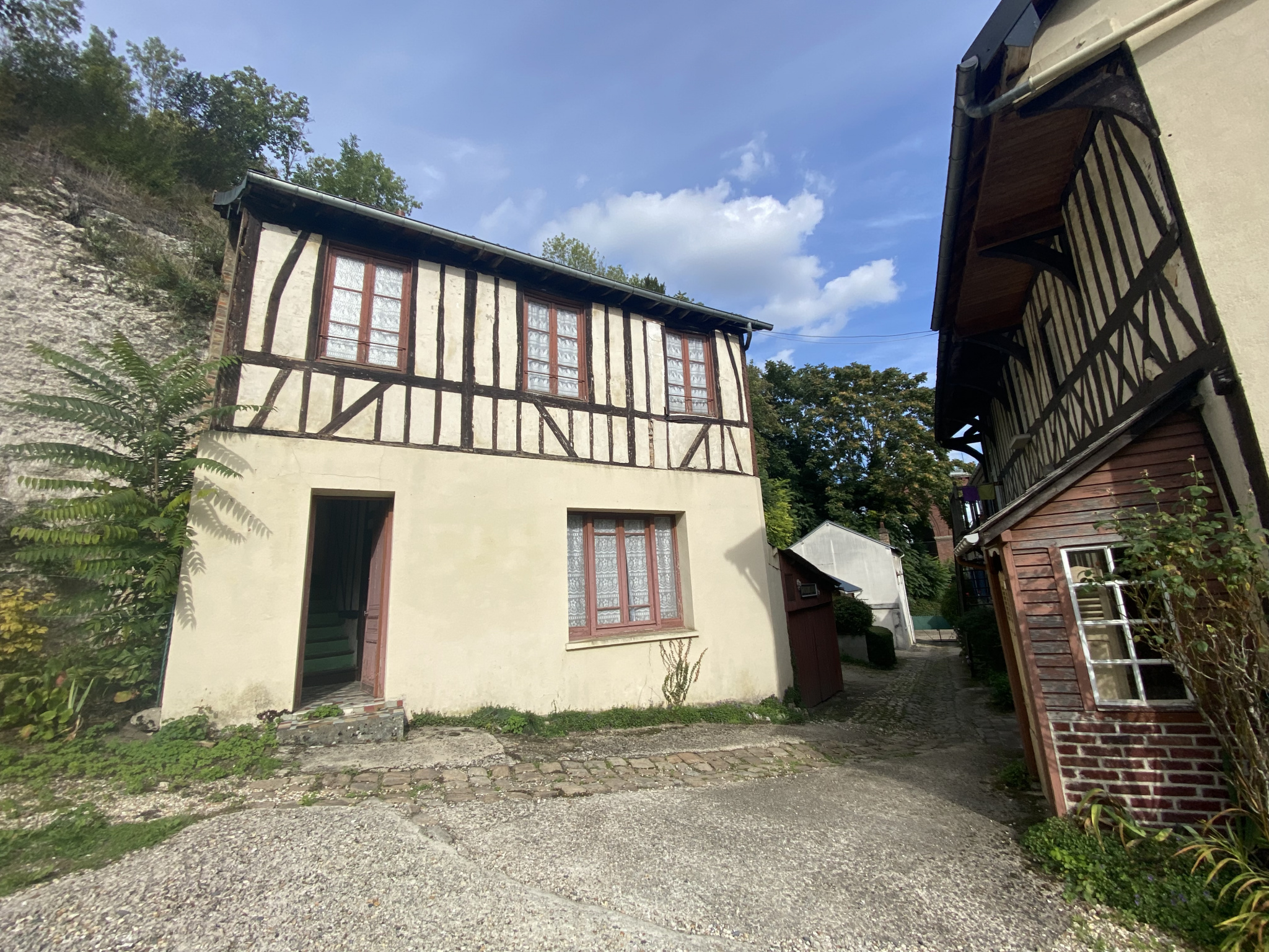 ENSEMBLE IMMOBILIER DE DEUX MAISONS ELBEUF