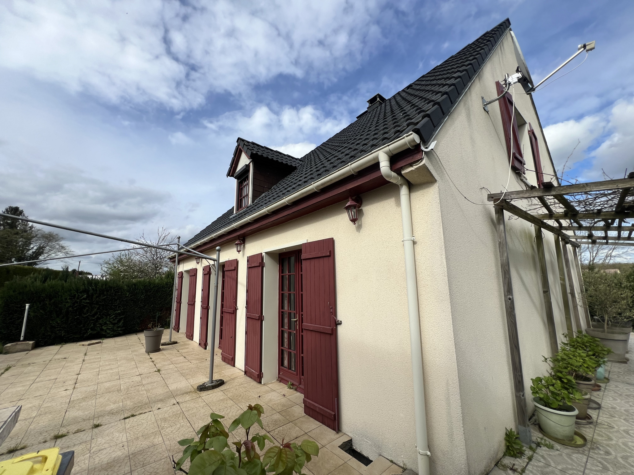 PAVILLON TRADITIONNEL À 2 MINUTES DE LA SAUSSAYE