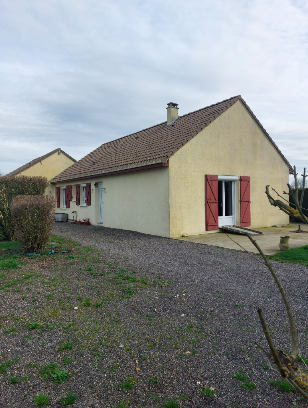 Pavillon traditionnel individuel vivable de plain-pied avec un fort potentiel