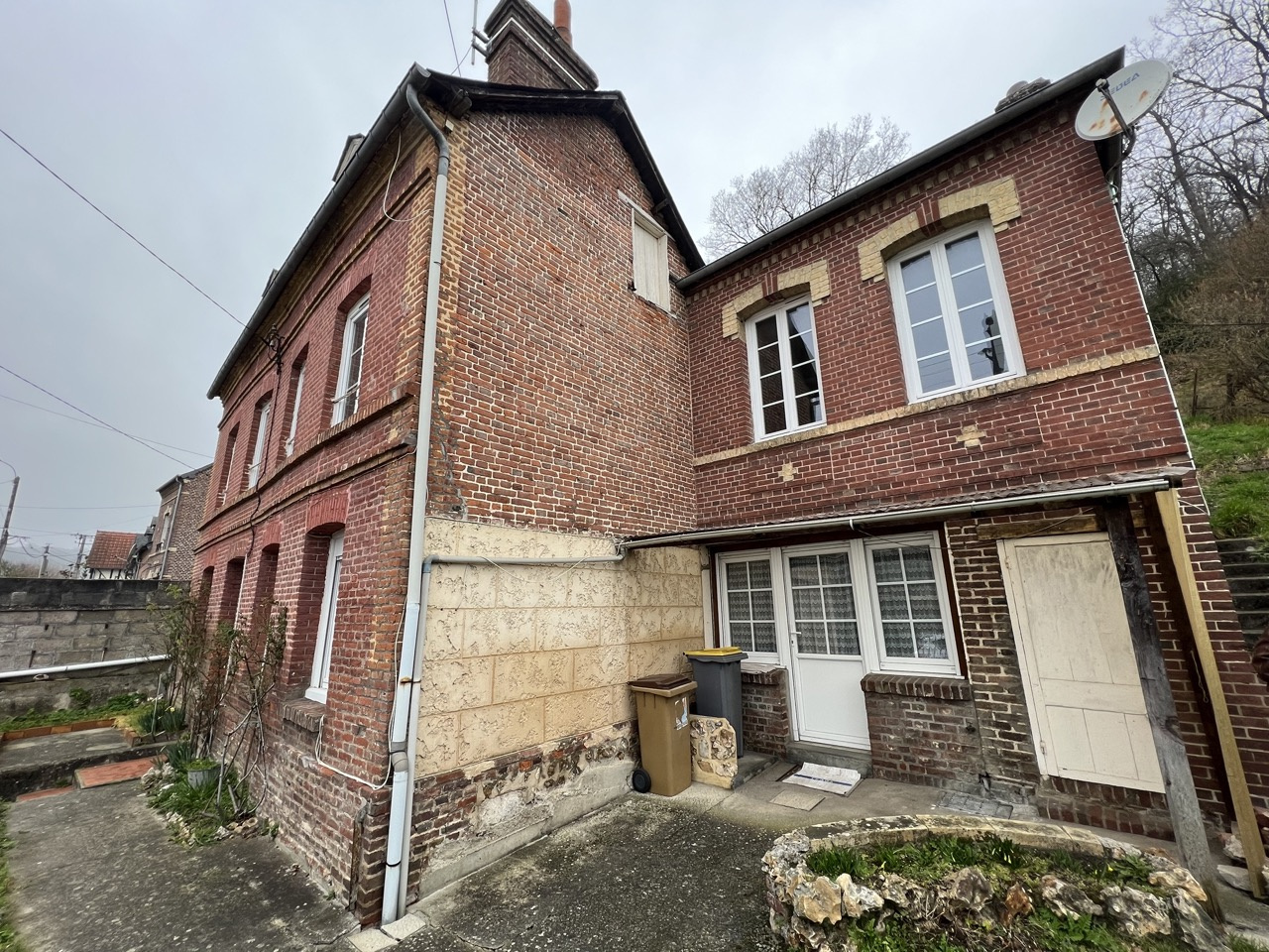 MAISON EN BRIQUE INDIVIDUEL A BRIONNE