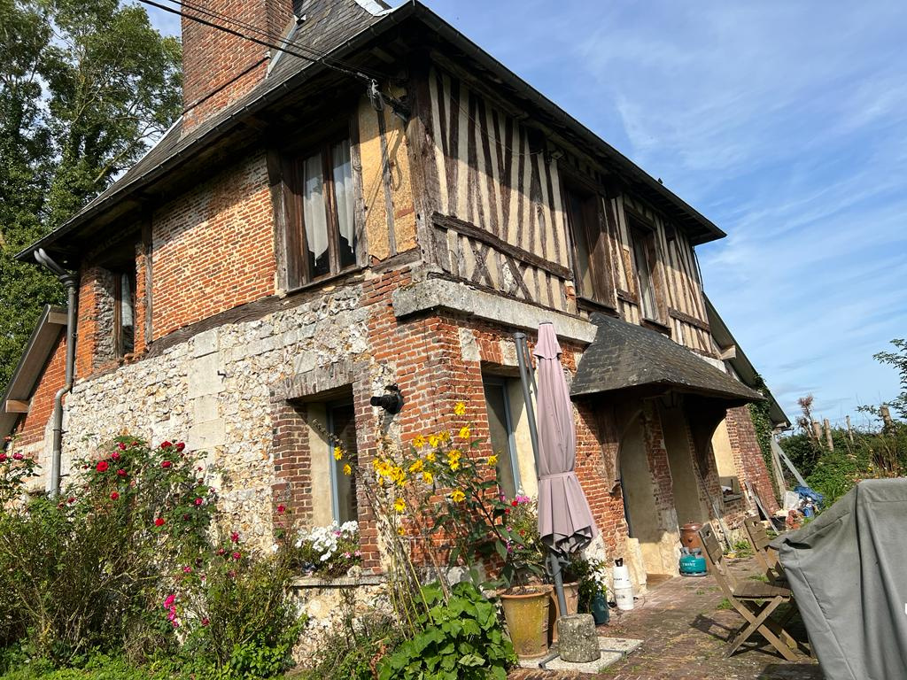 Charmante maison ancienne briques et colombages