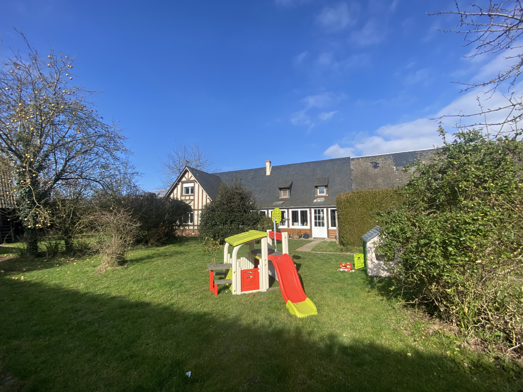 MAISON NORMANDE MITOYENNE D'UN COTE TOURVILLE LA CAMPAGNE