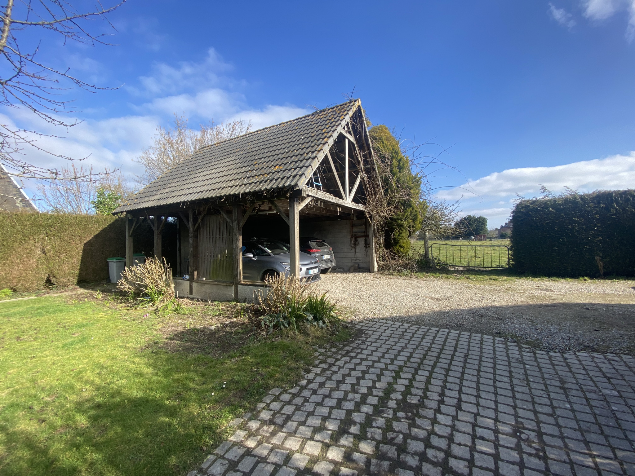 MAISON NORMANDE MITOYENNE D'UN COTE TOURVILLE LA CAMPAGNE