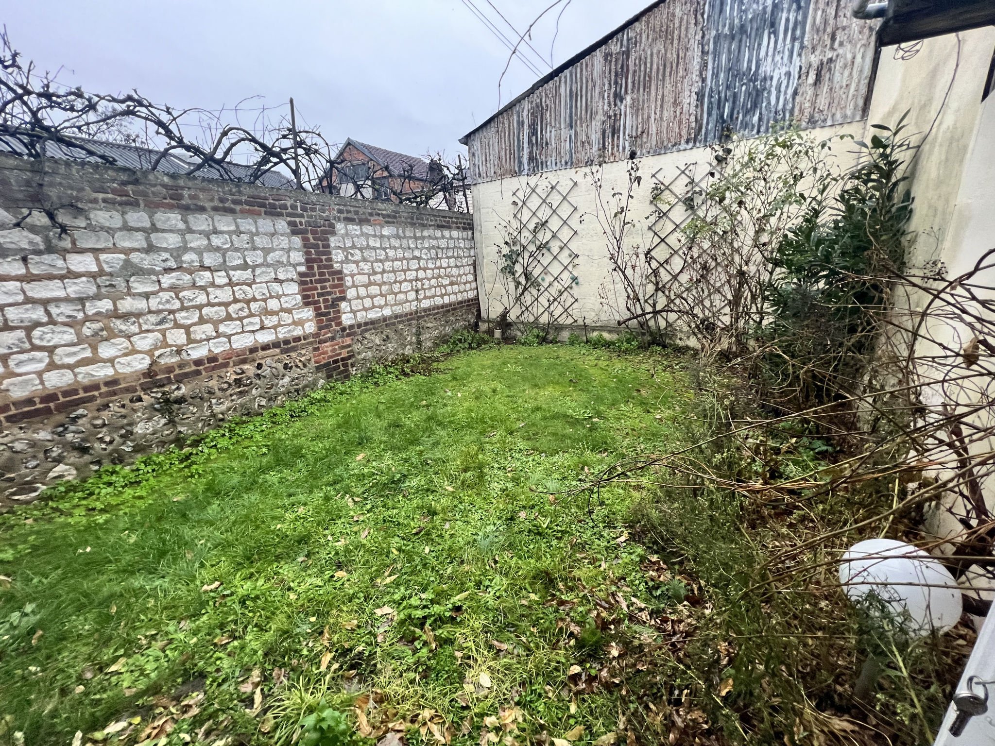 CHARMANTE MAISON DE VILLE MITOYENNE SUR CAUDEBEC-LÈS-ELBEUF